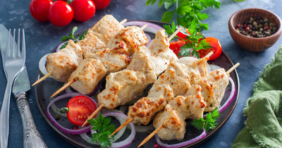 Шашлык из куриной грудки в духовке на шпажках