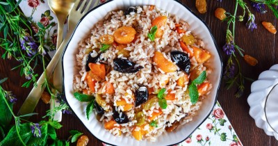 Сладкий плов с изюмом и курагой и сухофруктами