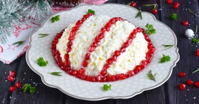 Салат Бусы на снегу с курицей