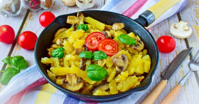 Картошка жареная с грибами и луком