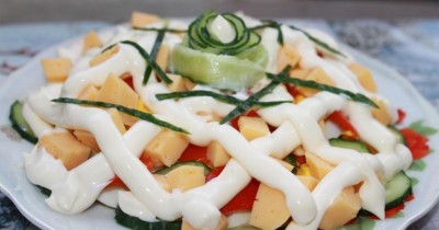 Салат Фантазия с яйцами и сыром