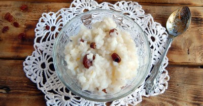 Кутья из риса с изюмом и медом