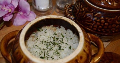 Треска в горшочке с вином и рисом