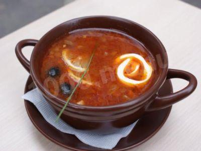 Солянка с мясным набором и языком