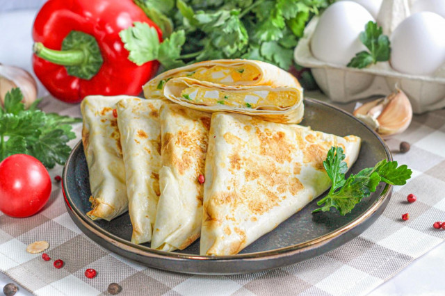 Пирожки конвертики с сыром яйцом и луком из лаваша