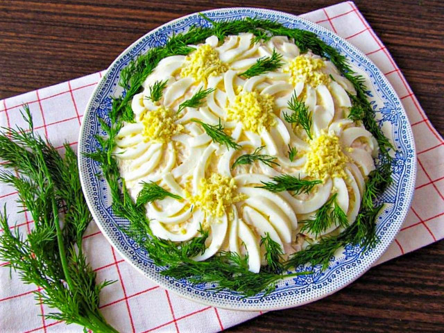 Салат Ромашка с курицей